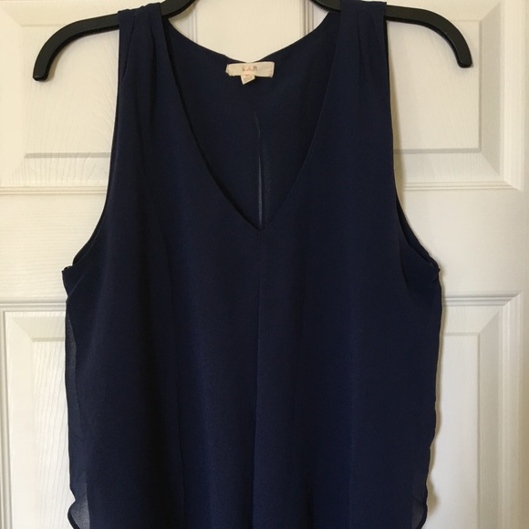 Sleeveless blouse top - Picture 2 of 6